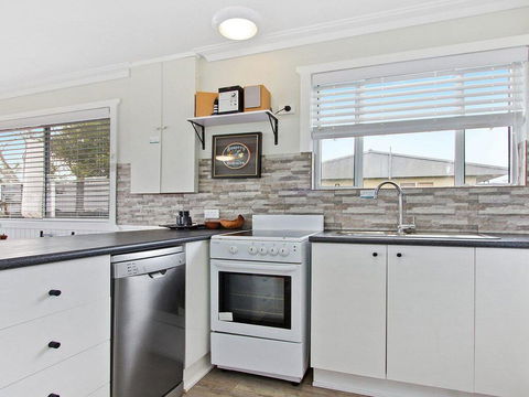 Dunkarein - 600m To Bosom Beach - Darwin Holiday 1