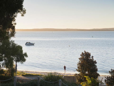 Dutchies Motel Nelson Bay - Darwin Holiday 0