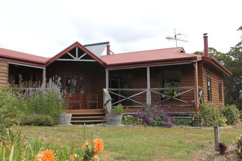 Eagle's Roost Farmstay B&B - Darwin Holiday 0