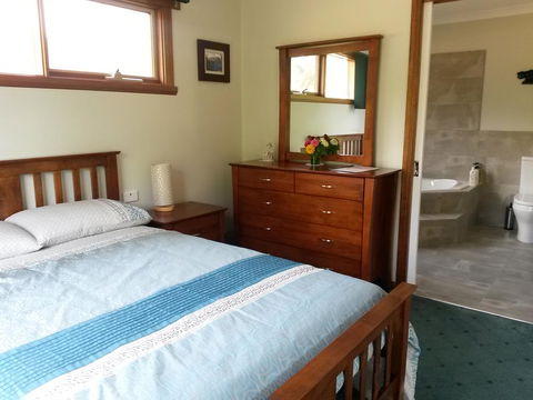 Eagle's Roost Farmstay B&B - Darwin Holiday 1