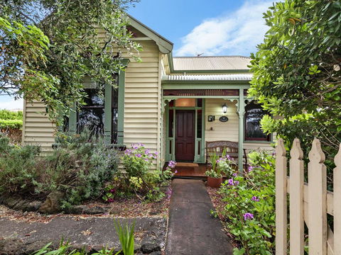 EAMONT ON SACKVILLE - Darwin Holiday 1