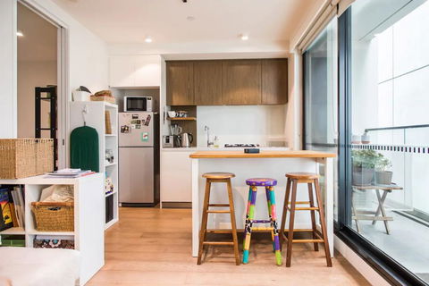 Eclectic 1 Bedroom South Yarra Hideaway - Darwin Holiday 2