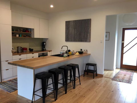 Eco-renovated Light-filled House On A Hill - Darwin Holiday 1