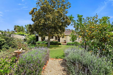 Eden On Eden - Darwin Holiday 0