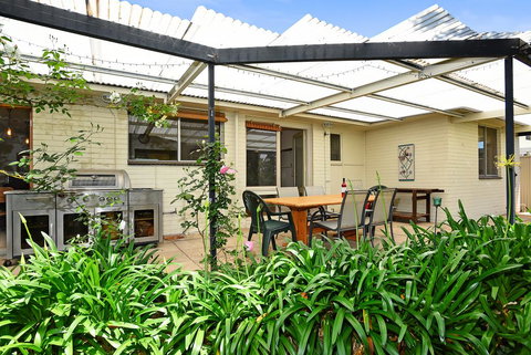 Eden On Eden - Darwin Holiday 1