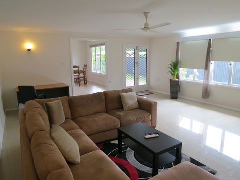 Edge Hill Clean & Green Cairns, 7 Minutes From The Airport, 7 Minutes To Cairns CBD & Reef Fleet Terminal - Darwin Holiday 0