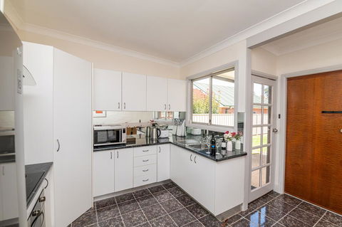 Edward Cottage Heritage, Central, Comfortable. - Darwin Holiday 2