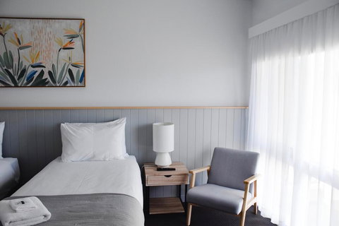 Eight Spence - Darwin Holiday 1