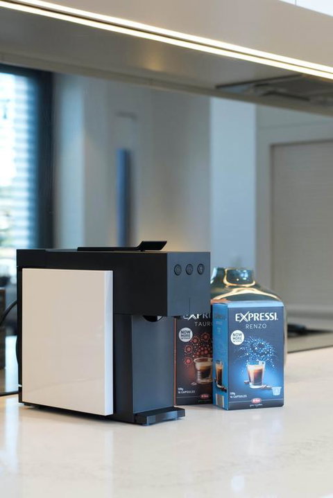 EIGHT TWO NINE TWO IV: BONDI BEACH - Darwin Holiday 3