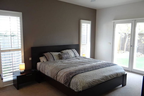 Elegant Entertainer - Darwin Holiday 3