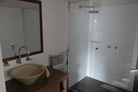 Elegant Entertainer - Darwin Holiday 2