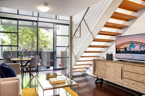 Elegant Loft Perfect For Inner City Explorers - Darwin Holiday 0