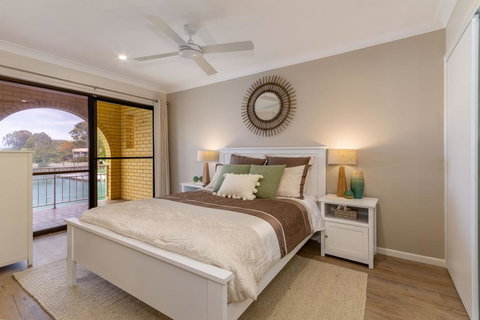 Elegant Waterfront Gem Where The Ocean Meets The Canal! - Darwin Holiday 2