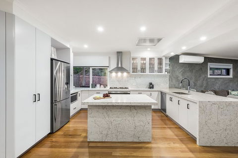 Ellerina Sea Vista Luxury Family Retreat With Sauna, Pool, Amazing Water Views, Walk To Beach - Darwin Holiday 2