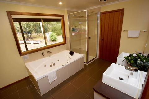 Ellimata Holiday Cottage - Darwin Holiday 1