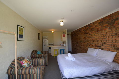 Ellswood 1 - Darwin Holiday 0