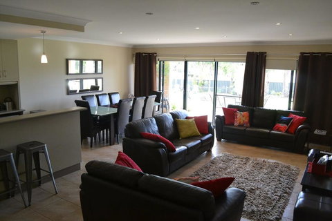 ELSINOR Townhouse 8 Mulwala - Darwin Holiday 2