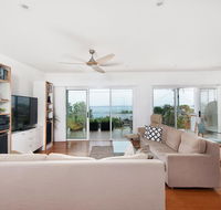Embracing DutchiesNelsons Bay - Darwin Holiday