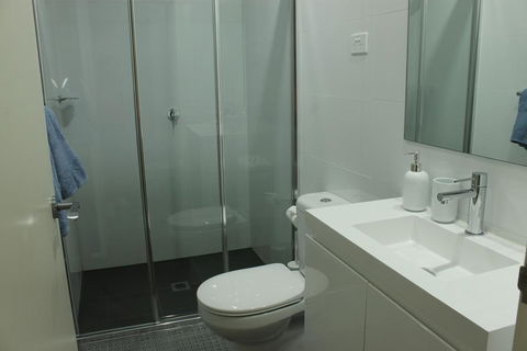 Enjoyable Holiday Home For Group Six - Darwin Holiday 2