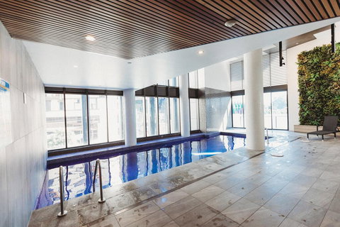 Entire Apartment-South Bank Luxe-Mater Hospital-Heated Pool-Netflix-WIFI-Gabba - Darwin Holiday 0