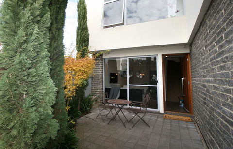 EROS City Fringe - Wifi, Wine, Netflix, Pets OK And Park Views! - Darwin Holiday 3