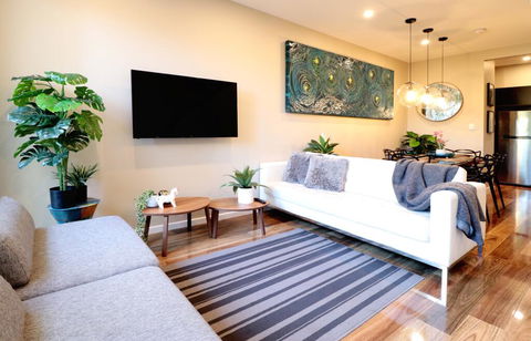 EROS City Fringe - Wifi, Wine, Netflix, Pets OK And Park Views! - Darwin Holiday 1