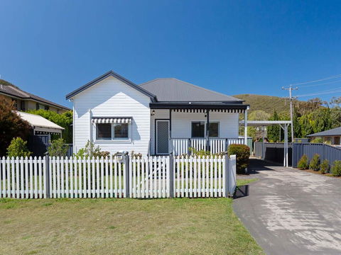 Escape To The Cottage 68 Tomaree Rd Pet Friendly And Boat Parking And WIFI - Darwin Holiday 0