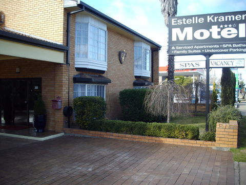 Estelle Kramer Motel - Darwin Holiday 1