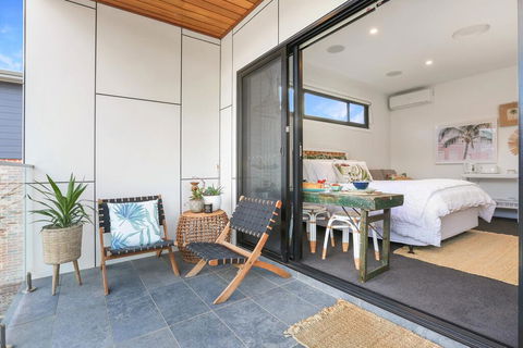 Eternity 141 - Room With Private Bathroom, Balcony Bed & Breakfast - Darwin Holiday 0