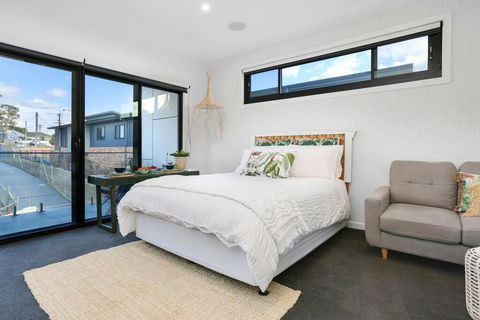 Eternity 141 - Room With Private Bathroom, Balcony Bed & Breakfast - Darwin Holiday 2