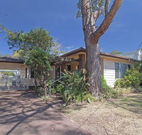 Evan's Retreat' 5 Sandy Point Road - cottage across the road from Sandy Point Beach - Darwin Holiday