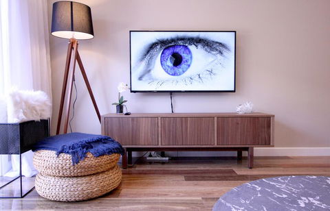 EVOLVE Near Adelaide CBD - Netflix / Wine / Lock Up Garage! - Darwin Holiday 1