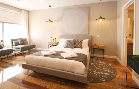 EVOLVE Near Adelaide CBD - Netflix / Wine / Lock Up Garage! - Darwin Holiday 0