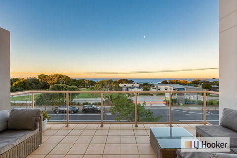 EXCLUSIVE OCEAN VIEW PENTHOUSE ON MARINE PARADE - Darwin Holiday 3