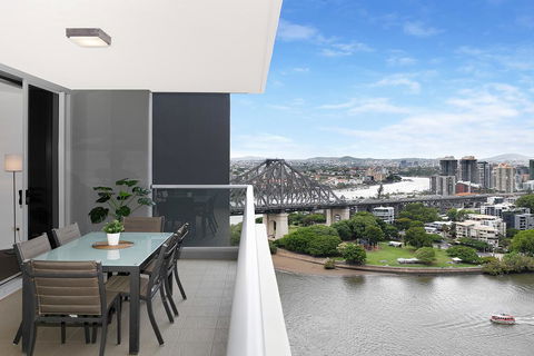 Executive Family 3 Bedroom Suite - Brisbane CBD - Views - Pool - WIFI - Free Parking - Darwin Holiday 0