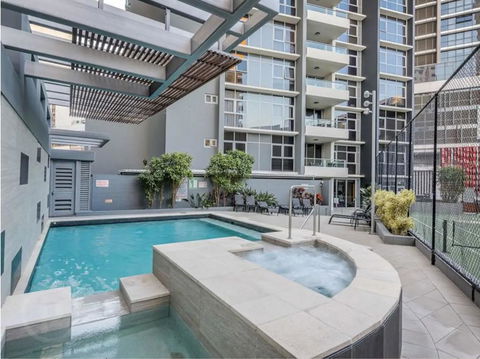 Executive Family 3 Bedroom Suite - Brisbane CBD - Views - Pool - WIFI - Free Parking - Darwin Holiday 3