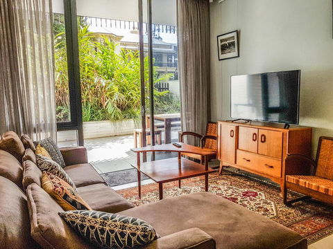Executive Living In This Chic Garden Apartment - Darwin Holiday 2