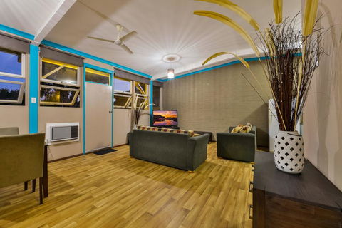 Exmouth Villas Unit 37 - Beautifully Appointed Villa Close To Town Centre - Darwin Holiday 1
