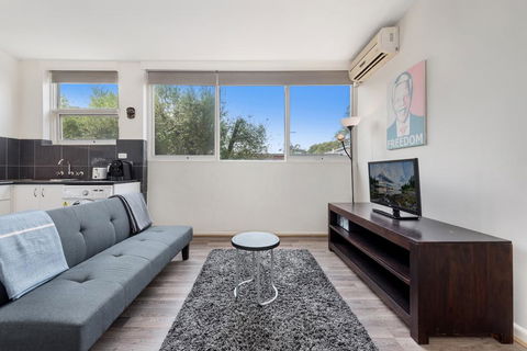 Explore Melbourne From A Convenient South Yarra Pad - Darwin Holiday 0
