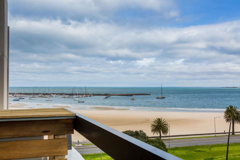 Exquisite 2 Bed Apartment With Beach & City Views - Darwin Holiday 1