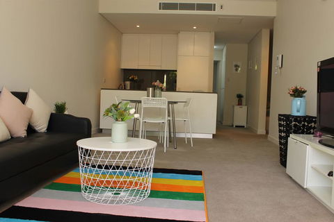 Exquisite Family Home +Parking, Close To CBD - Darwin Holiday 3