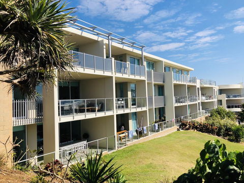 EXTRA LARGE 2 Bed Apartment - 3 Pools And Spa - Mountain View - BEACHFRONT LOCATION CABARITA BEACH - Darwin Holiday 3