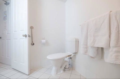 Fabulous Kangaroo Point 3 Bedroom Apartment - Darwin Holiday 2