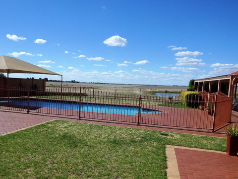 Fairways Bed & Breakfast At Jerilderie - Darwin Holiday 1