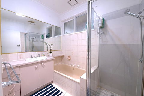 Family Home In Prime Location Melbourne - Darwin Holiday 2