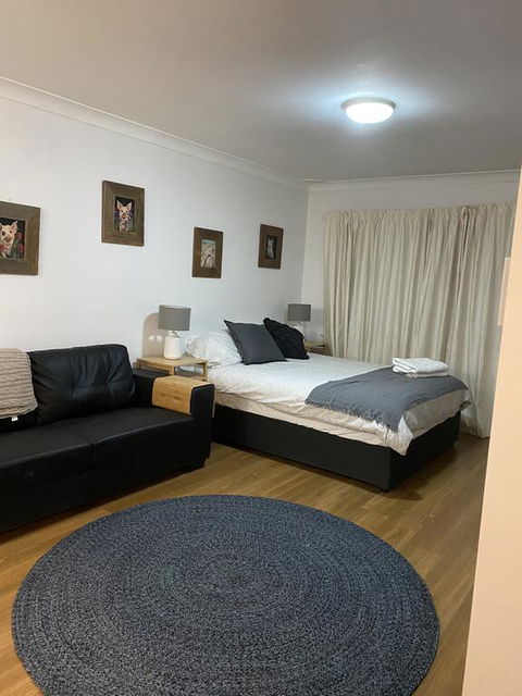 Family Unit March St Orange - Darwin Holiday 0