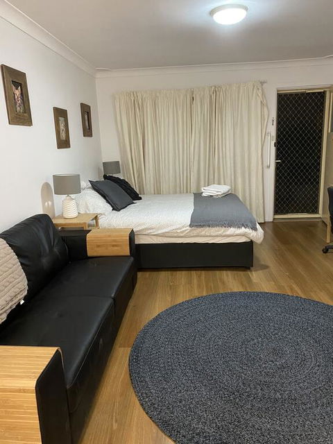 Family Unit March St Orange - Darwin Holiday 1