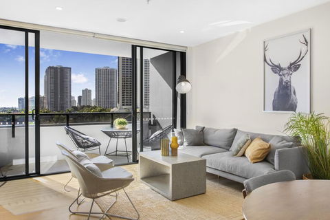 Family Unit With Parking, Balcony, Pool Near Beach - Darwin Holiday 3