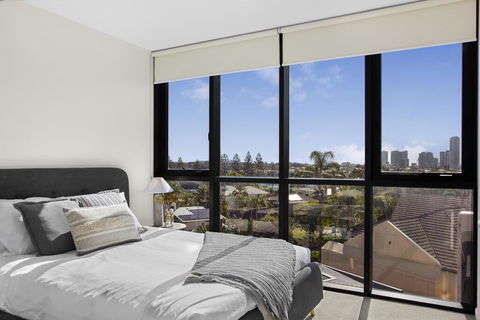 Family Unit With Parking, Balcony, Pool Near Beach - Darwin Holiday 1