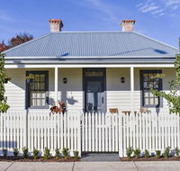 Farmers Arms Heritage Cottage - Darwin Holiday